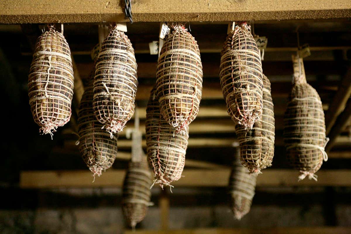 Fums, profums, salums: a Sutrio la festa del gusto con protagonista il maiale